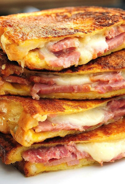 Monte Cristo Sandwich recipe—try this tasty ham and cheese sandwich for breakfast, lunch or dinner!