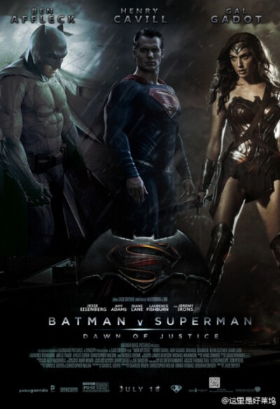 【Hollywood】#SDCC2014##超人大战蝙蝠侠# 先行预告曝光：|Batman vs Superman先行预告 预告片开始于蝙蝠侠在一个雨夜来到房顶，点亮那盏带有蝙蝠标记的探照灯，全副武装的他急切地用探照灯在空中搜寻什么，超人正在…