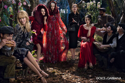 Dolce &amp;amp; Gabbana 2014年秋冬 Claudia Schiffer、Bianca Balti、Kate Bogucharskaia 和 Nastya Sten