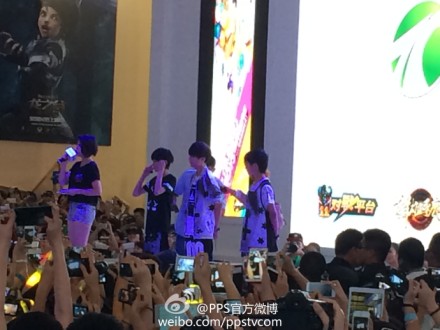 #P姐带你见男神#已沦陷！TFBoys现身2014年CJ某展台～via@P姐星闻播报 &amp;gt;&amp;gt;@TFBOYS组合后援