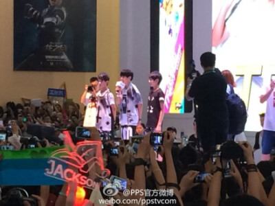 #P姐带你见男神#已沦陷！TFBoys现身2014年CJ某展台～via@P姐星闻播报 &amp;gt;&amp;gt;@TFBOYS组合后援