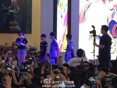 #P姐带你见男神#已沦陷！TFBoys现身2014年CJ某展台～via@P姐星闻播报 &amp;gt;&amp;gt;@TFBOYS组合后援