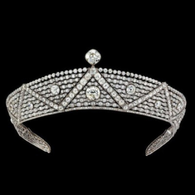 珠寶｜卡地亞，二十世紀初為王公貴族定制的冠。