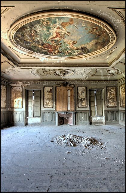 An abandoned home in Italy.