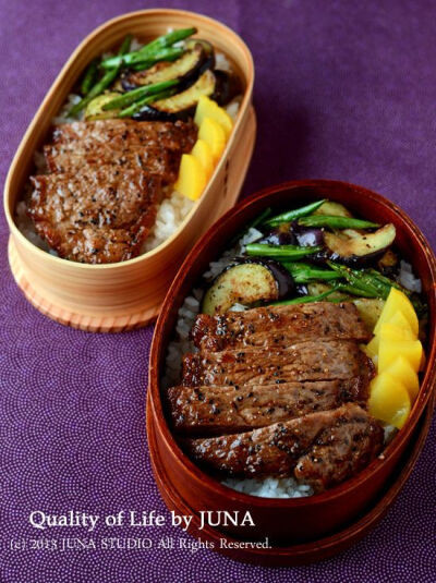 Steak-on-Rice Bento ステーキ丼弁当