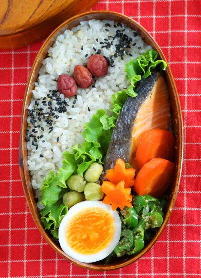 Japanese Bento Lunch Box with Grilled Salmon｜鮭弁当