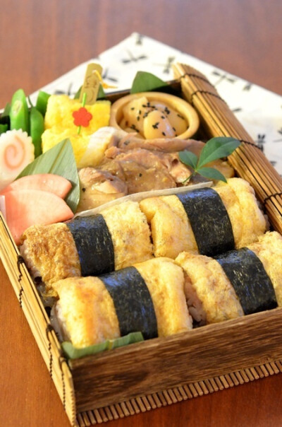 Photo: Japanese-Style Homemade Sushi Lunchbox | Inarizushi Bento 梅焼き稲荷寿司弁当の作り方