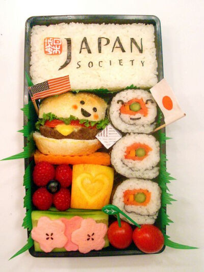 Sushi &amp;amp; Burger! Japan Society Tomodachi Bento Lunch｜弁当