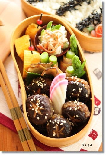 Japanese Bento Box Lunch (Shiitake Mushroom Meatball, Green Asparagus Bacon Roll, Tamagoyaki Egg Omelet, Kamaboko Surimi Fish Cake)｜弁当