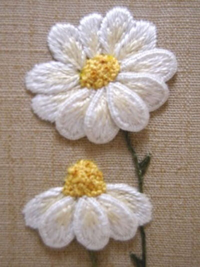 Stumpwork daisies - Tutor Kelley Aldridge