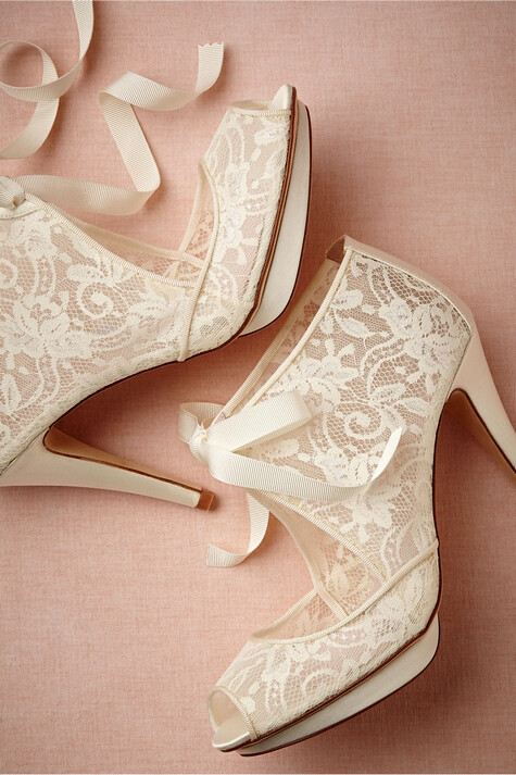 BHLDN 2014新款婚鞋“Chantilly Booties”，参考价400美元。