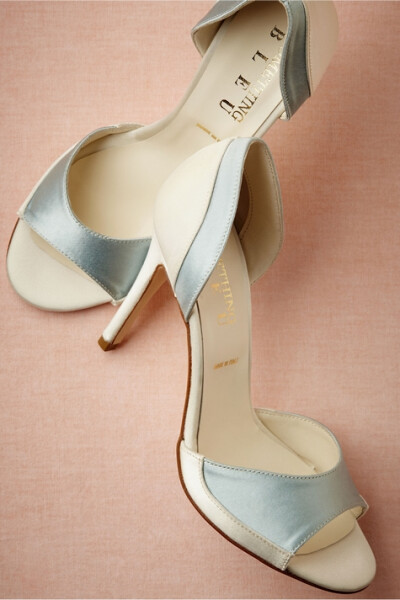 BHLDN 2014新款婚鞋“Cerulean Peep-Toes”，参考价300美元。