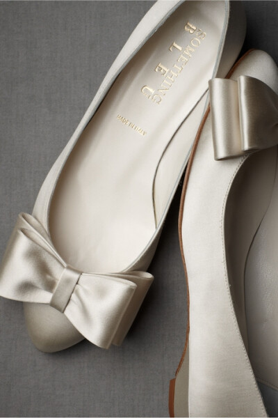 BHLDN?2014新款婚鞋“Bowtie?Flats”，参考价280美元。