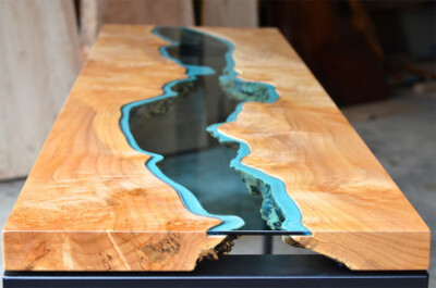 用废弃的木材巧妙的配以玻璃河流湖泊，效果超级赞！