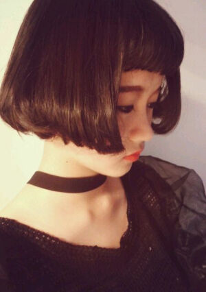 我已剪短了我的发，剪断了牵挂。