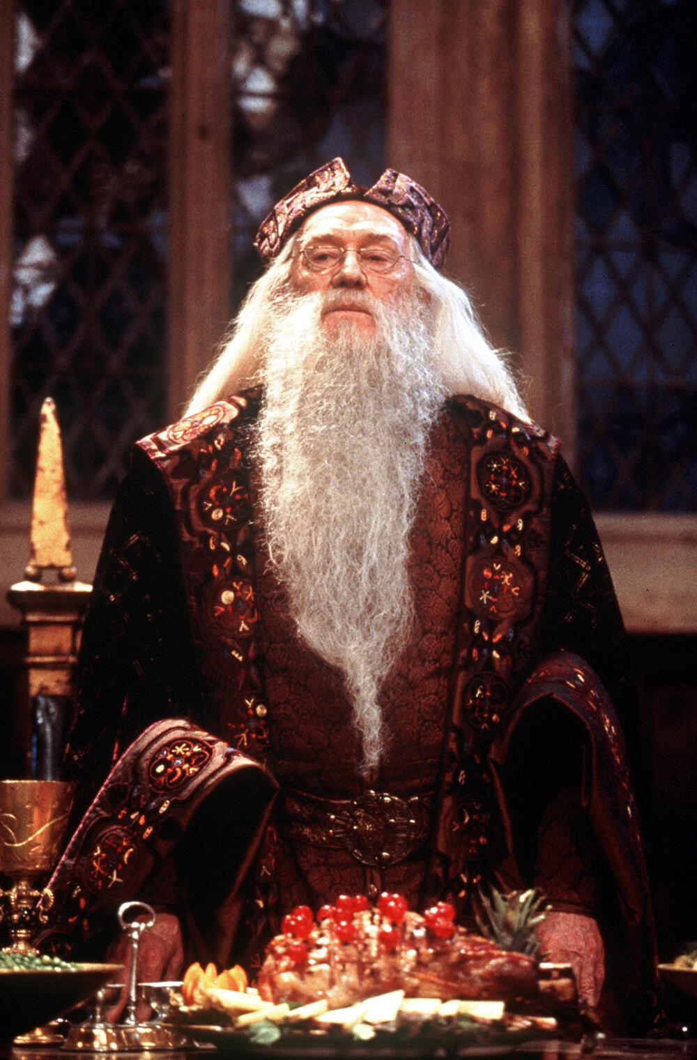 阿不思·珀西瓦尔·伍尔弗里克·布赖恩·邓布利多（Albus Percival Wulfric Brian Dumbledore）,扮演者：理查德·哈里斯