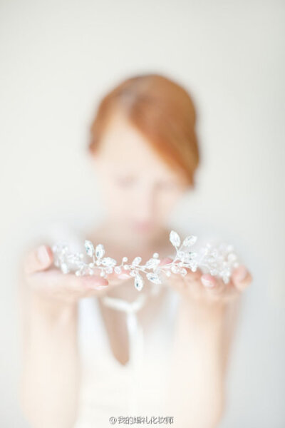 #Chic things#【Crystal Bridal Crown】（图集）新娘戴上水晶皇冠，楚楚动人，纤尘不染中带着几许仙气~大图在这里：|Crystal Bridal Crown by 我的婚礼化妆师