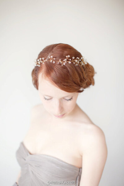 #Chic things#【Crystal Bridal Crown】（图集）新娘戴上水晶皇冠，楚楚动人，纤尘不染中带着几许仙气~大图在这里：|Crystal Bridal Crown by 我的婚礼化妆师