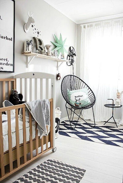 Black and white graphic nursery, so lovely. #nursery #decor