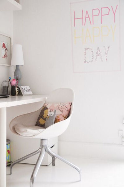 Traveling Mama Workspace by decor8, via Flickr