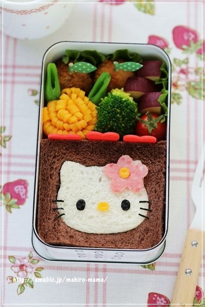 Hello kitty sandwich bento