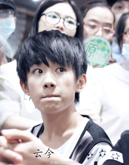 #tfboys易烊千玺# 20140801上海浦东机场关内高清9P，这个BOY也很好看。@京城千少 @毛毛屠魔小勇士 @清新脱俗的辫哥哥 不负众望，给你们拍到了千千