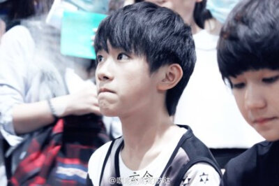 #tfboys易烊千玺# 20140801上海浦东机场关内高清9P，这个BOY也很好看。@京城千少 @毛毛屠魔小勇士 @清新脱俗的辫哥哥 不负众望，给你们拍到了千千