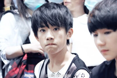 #tfboys易烊千玺# 20140801上海浦东机场关内高清9P，这个BOY也很好看。@京城千少 @毛毛屠魔小勇士 @清新脱俗的辫哥哥 不负众望，给你们拍到了千千
