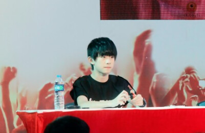 #tfboys易烊千玺# 【140809 广州漫展】 【修图@人家叫伊丽莎白 】晩安好夢我的小王子