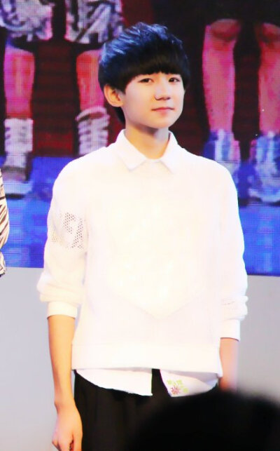 #TFBOYS王源# #王源# 0809 草莓牛奶味儿的王大源一直没变呀 LOFTER: http://t.cn/RPWW4eh