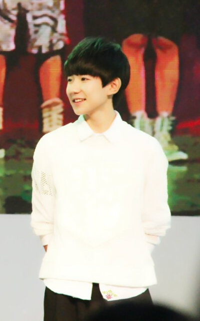 #TFBOYS王源# #王源# 0809 草莓牛奶味儿的王大源一直没变呀 LOFTER: http://t.cn/RPWW4eh