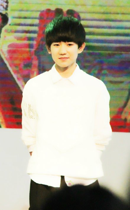 #TFBOYS王源# #王源# 0809 草莓牛奶味儿的王大源一直没变呀 LOFTER: http://t.cn/RPWW4eh