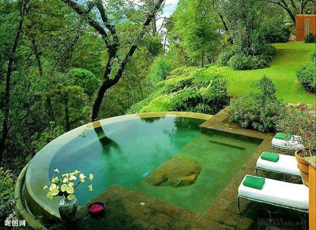 This pool