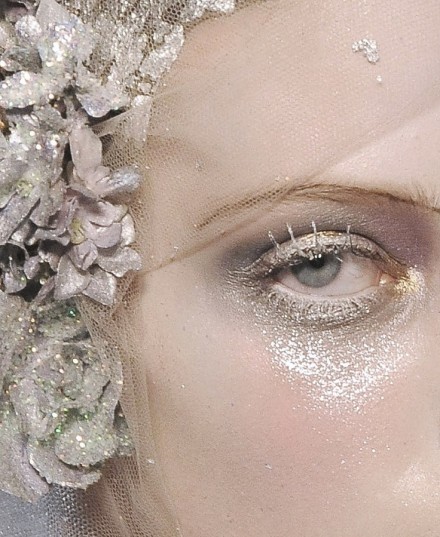 妝~容 (via:John Galliano Fall 2009)