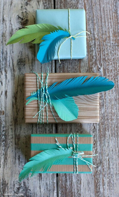 paper feathers#diy #howto #doityourself #livingwikii #diyrefashion #ideas #partymostess #tricks #home #tips