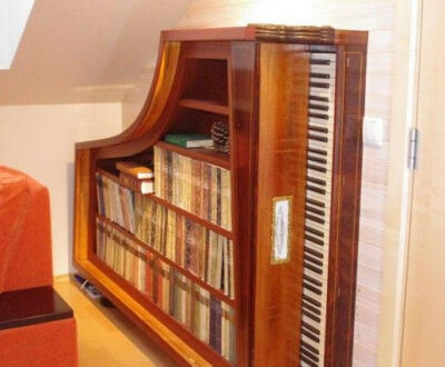 Old piano = bookshelf