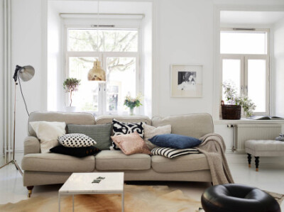 #北欧家居# 又是漂亮的 | 白色的 | 瑞典的 屋子。周末惬意～