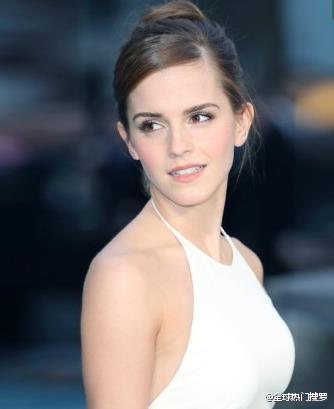 Emma Watson穿Ralph Lauren白裙亮相《Noah》伦敦首映式。好看死了！！迄今看到她最美的一个造型！好仙啊！！！net