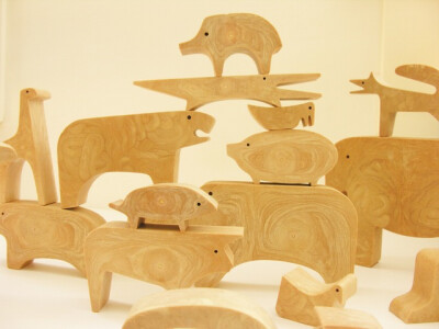 1957年出品的Danese 16 Animali，由Danese每年限量生产300套，每套由16个动物组成，可搭可拼，不仅适合孩子，对大人也是不小的挑战