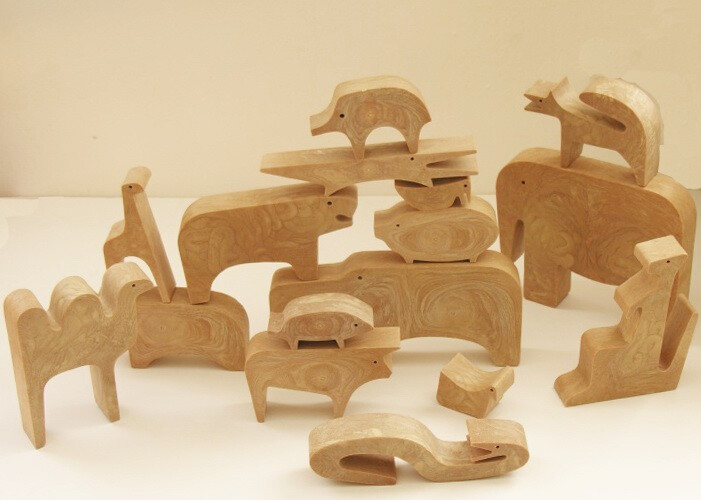 1957年出品的Danese 16 Animali，由Danese每年限量生产300套，每套由16个动物组成，可搭可拼，不仅适合孩子，对大人也是不小的挑战