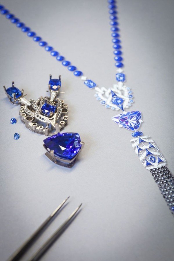 By Staff Writer | Wednesday, 09 July 2014 In the video above, meet Chaumet’s creative director, Claire Dévé-Rakoff, and the Maison’s 12th Workshop Master, Pascal Bourdariat, as they talk about the inspiration behind the new Lumières d'Eau collection. Chaumet’s latest high jewelry collection…