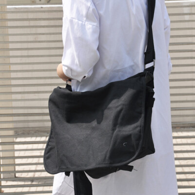  ！男女款 欧美简约日系街头大容量黑色单肩斜跨帆布包