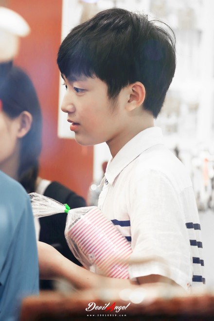 140812 #刘志宏# @TF家族-刘志宏 台湾行拍摄 4P ［干净 清新 帅气 低调 沉稳］［ 喜欢你，欣赏你，相信你］ 高清更新在http://t.cn/RPmmm8Z