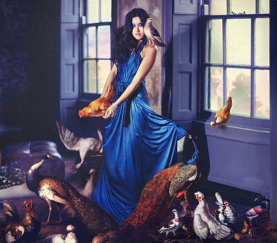 摄影师Natalie Dybisz的作品每一张都美的让人惊叹，它们总是色彩饱满，却不显得花哨。摄影师精心选择的服装道具妆容场景光线，和精湛的后期技术，为我们描绘遗失在中世纪的梦