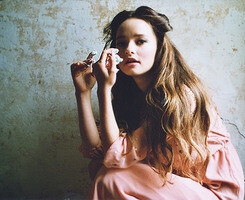 露水安娜与海豚