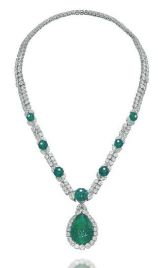 Lot 136 - AN EMERALD AND DIAMOND NECKLACE, BY VAN CLEEF &amp;amp; ARPELS