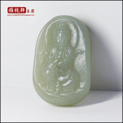 材质：天然新疆和田玉青白玉山料 重量：40.2g 尺寸：4.8cm*3.8cm*1.5cm 雕刻题材：观音 寓意：保平安