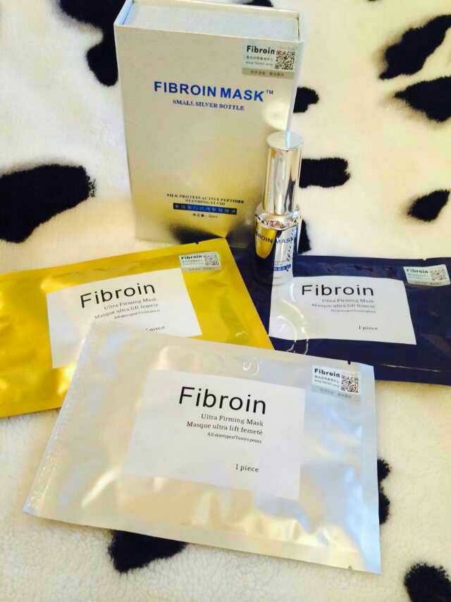 三证印刷版蚕丝面膜 强烈推荐Fibroin蚕丝面膜这款拥有大量终实粉丝的全能童颜面膜不仅超级补水它的活肤美白效果也非常强大能改善肌肤新陈代谢提亮控油收毛孔深层修复晒后修复换季皮肤特别容易缺水强烈推荐回家用一片这款全能膜～美白补水-保湿