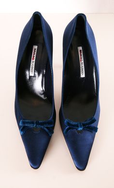 MANOLO BLAHNIK HEELS Love this shade and the little ribbon is darling