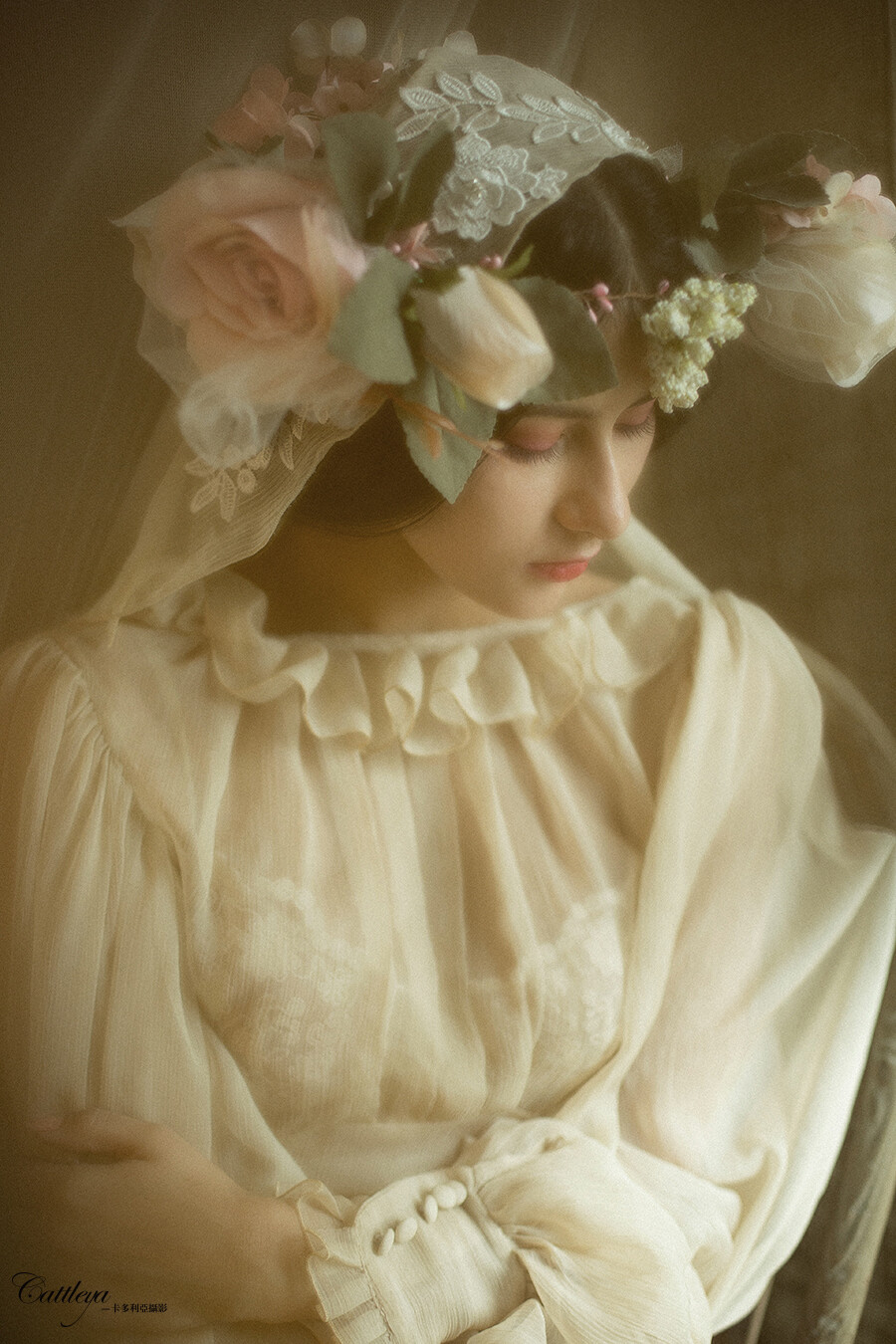 {卡多利亚}低头絮语，宛若梦幻的画作